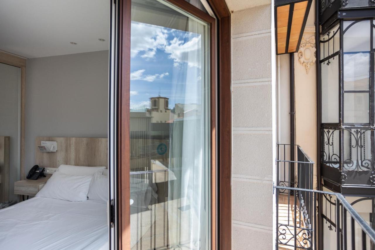 Dwo Abaster Hotel Soria Bagian luar foto