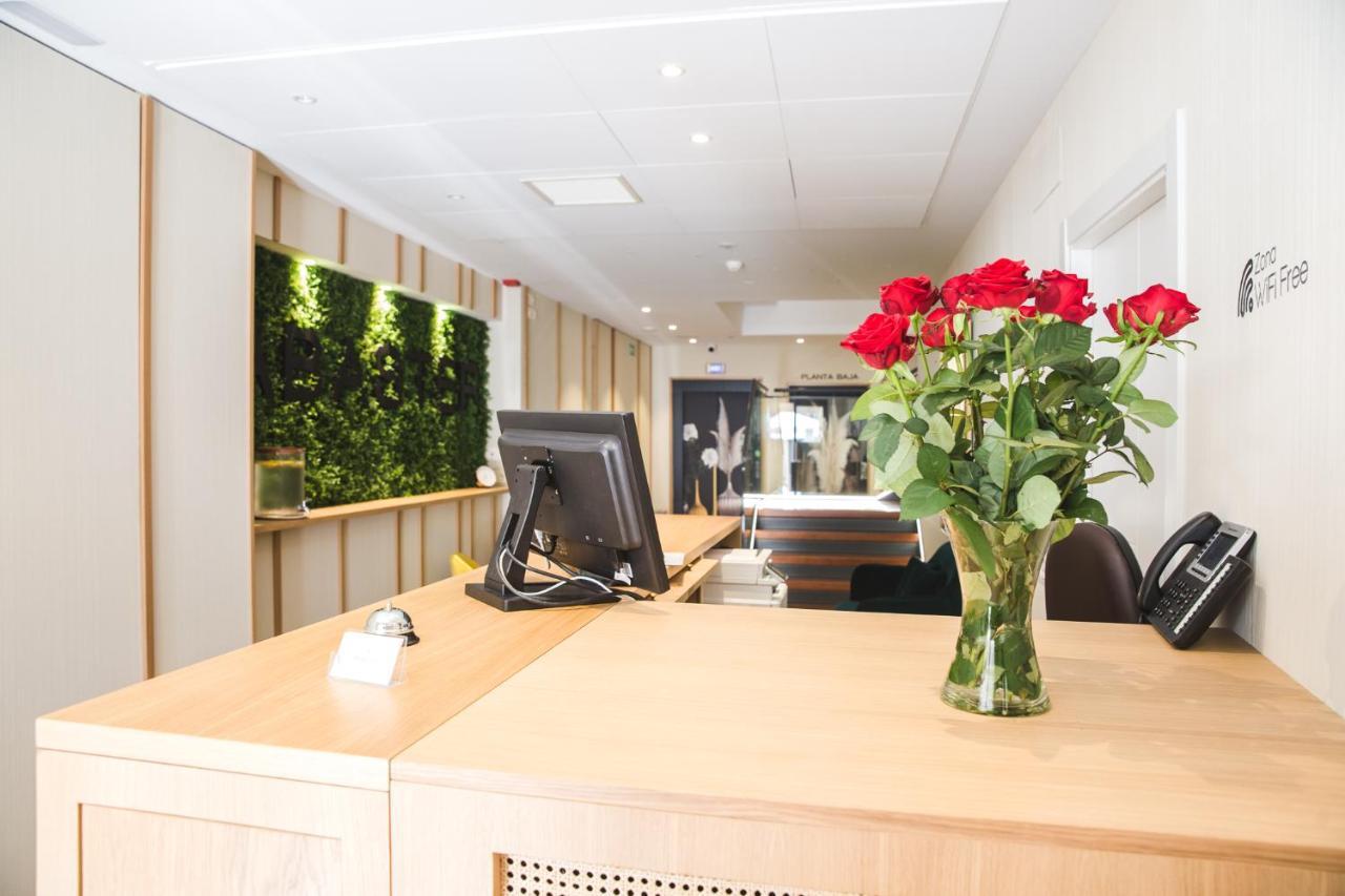 Dwo Abaster Hotel Soria Bagian luar foto
