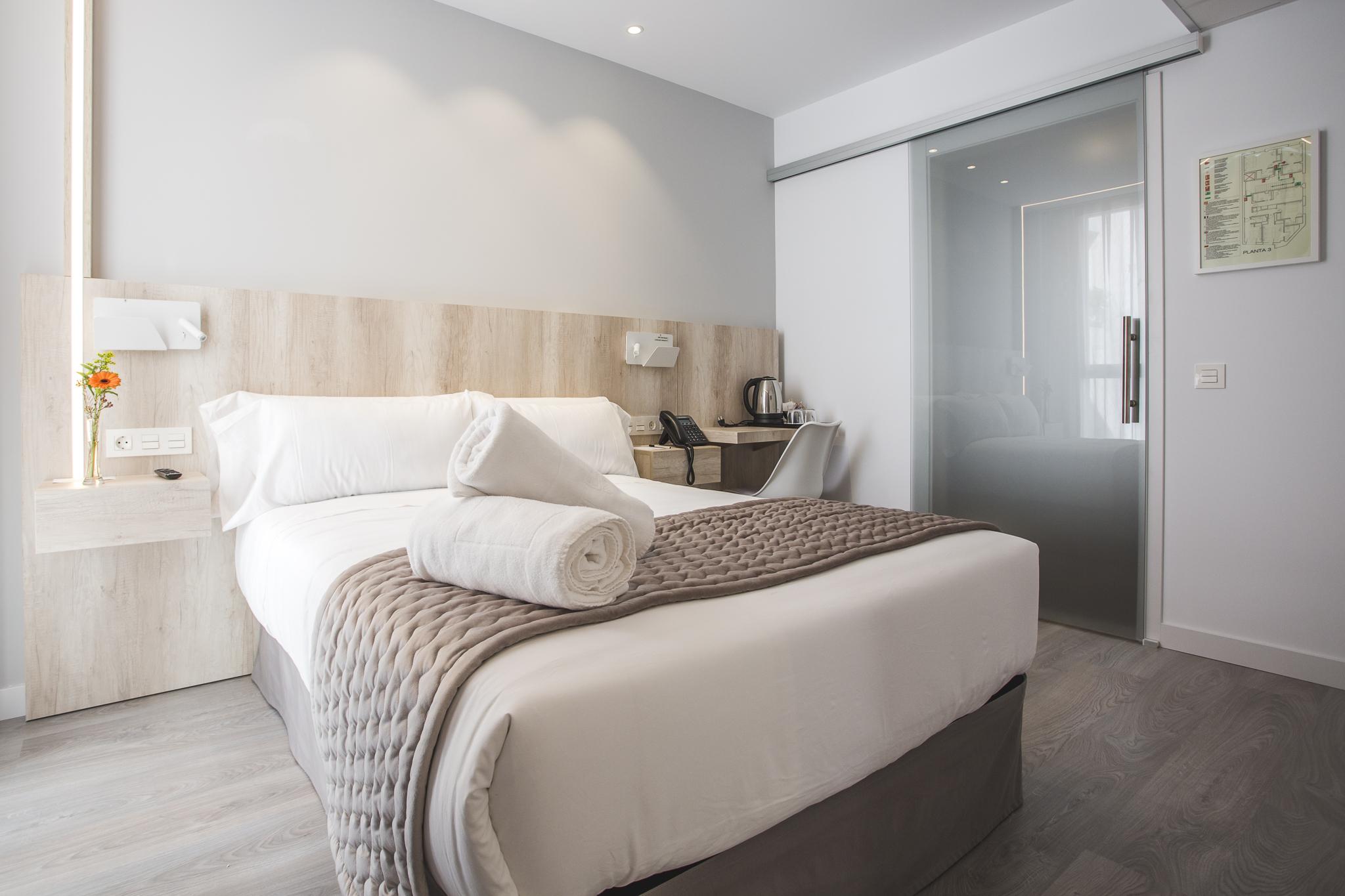 Dwo Abaster Hotel Soria Bagian luar foto