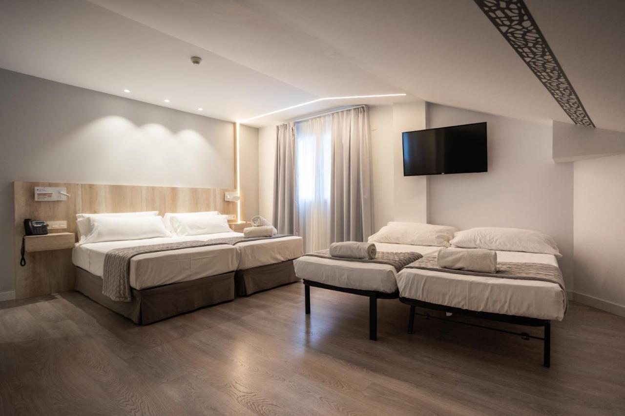 Dwo Abaster Hotel Soria Bagian luar foto