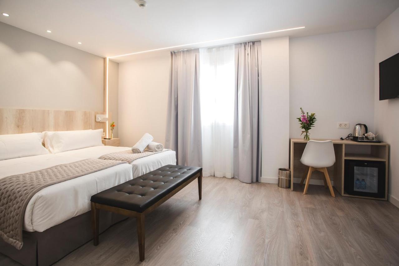 Dwo Abaster Hotel Soria Bagian luar foto