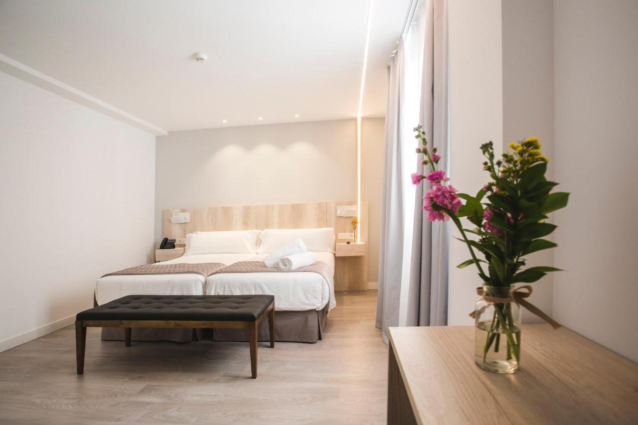 Dwo Abaster Hotel Soria Bagian luar foto