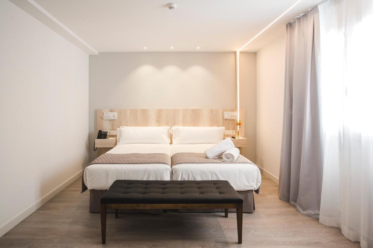 Dwo Abaster Hotel Soria Bagian luar foto