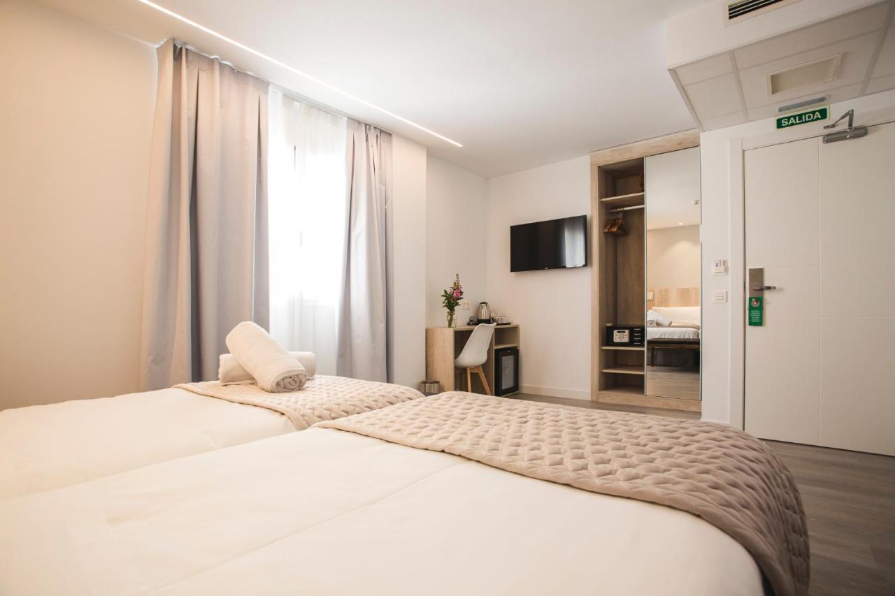 Dwo Abaster Hotel Soria Bagian luar foto